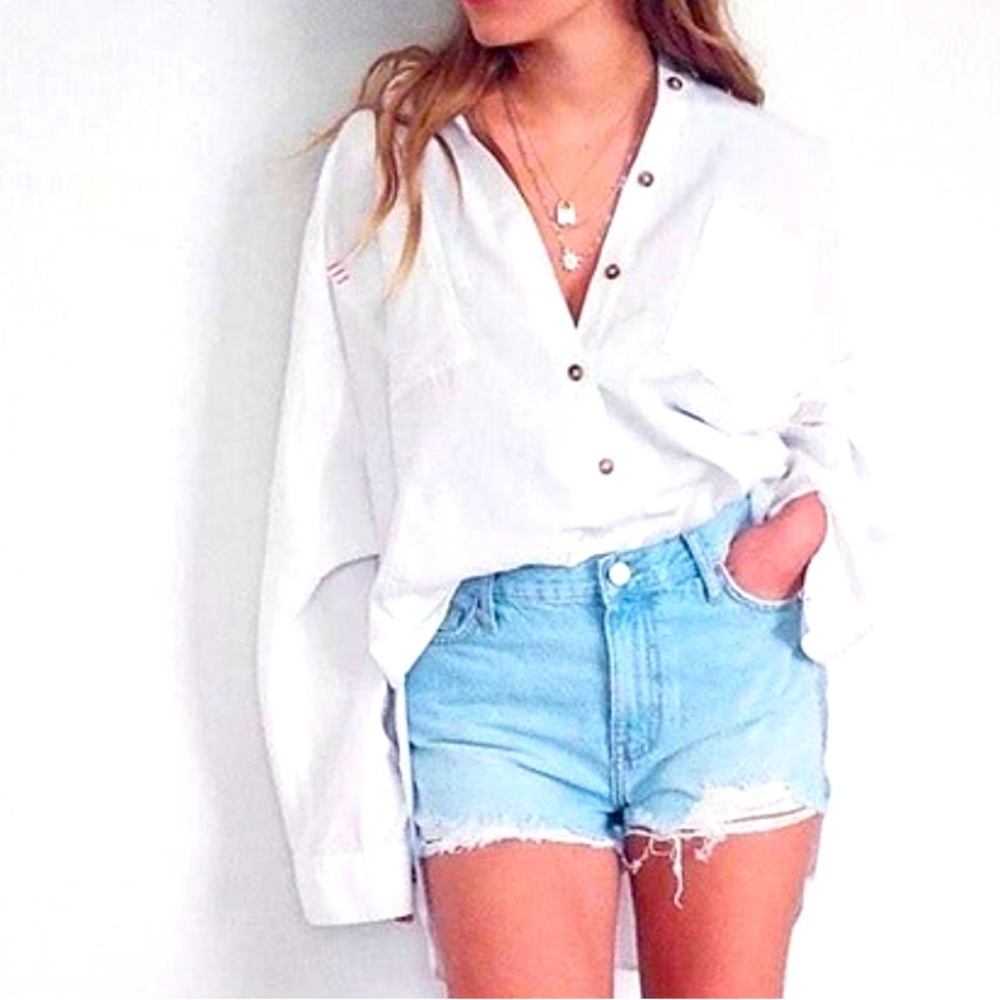 Sarah Cameron BDG BRAND NEW distressed Light jean shorts